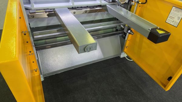 1350 - 1550 - 2050 MM X 3MM REDÜKTÖR MOTORLU GİYOTİN MAKAS