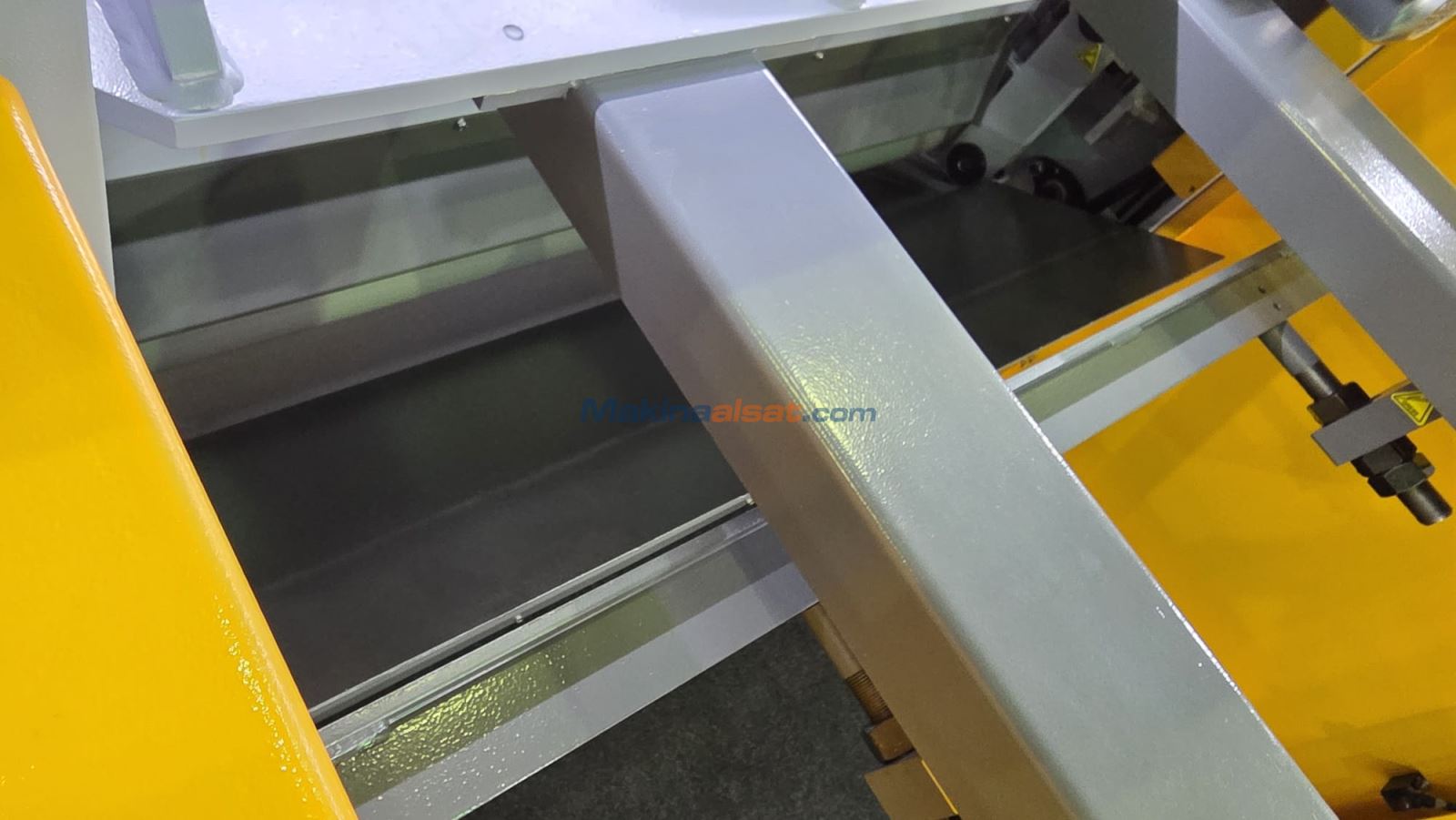 1350 - 1550 - 2050 MM X 3MM REDÜKTÖR MOTORLU GİYOTİN MAKAS