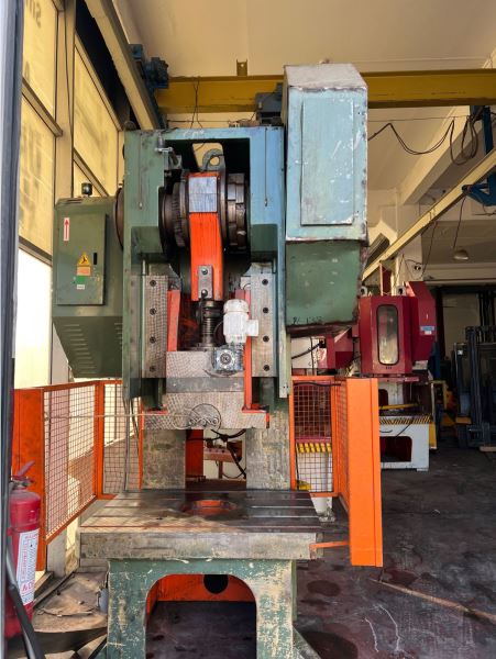 300 Ton Erkekoğlu Hava Kavramalı Pres