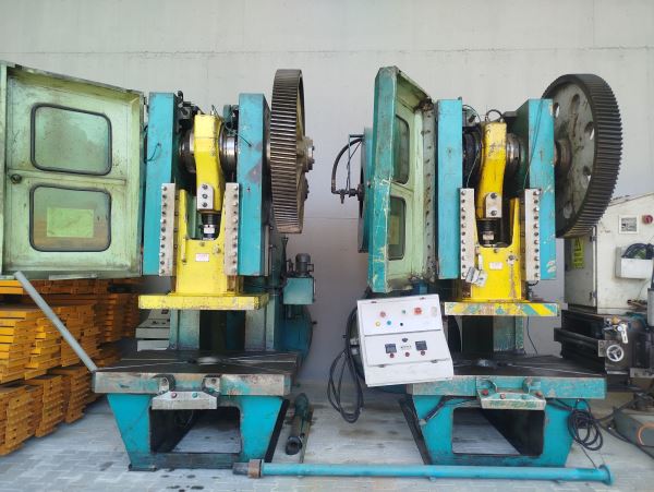 2 ADET HAVA KAVRAMALI 250 TON C TİPİ EKSANTRİK PRESLER