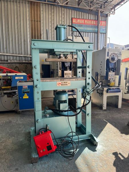 30 TON HİDROLİK ATÖLYE PRES