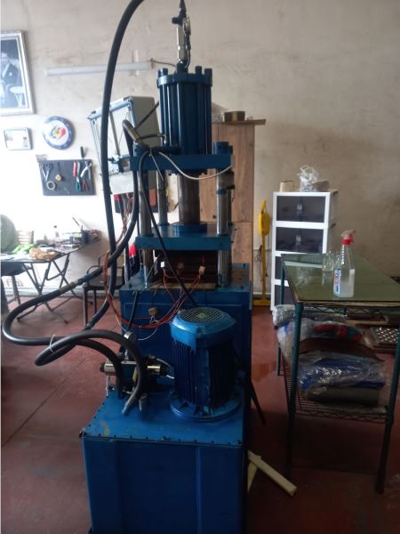 40 Ton Kauçuk Presi