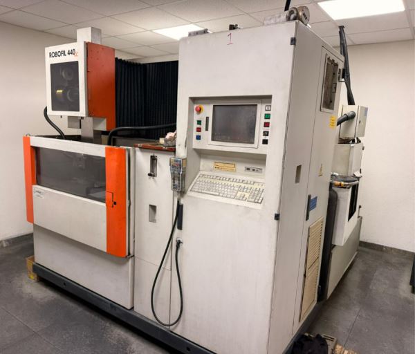 CHARMILLES 550 x 350 x 400 Tel Erozyon