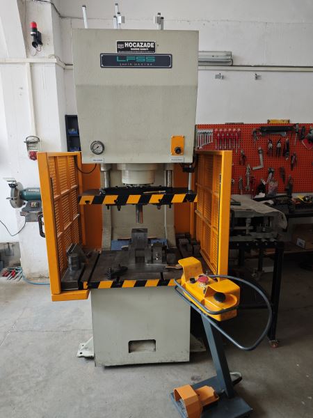 LFSS ŞAHİN ÜRETİMİ TEMİZ AZ KULLANILMIŞ 30 TON C TİPİ PRES