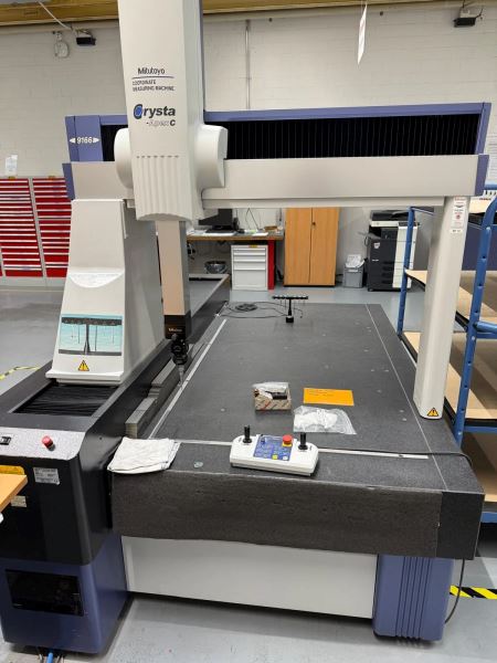 MITUTOYO CRYSTA APEX C 9166