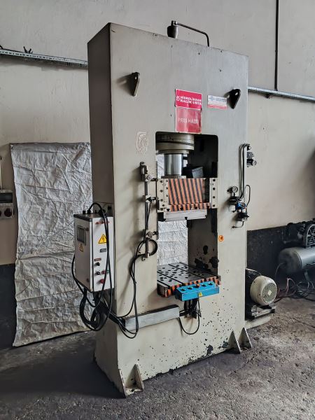 150 TON PCL KONTROLLÜ HİDROLİK SIVAMA PRESİ