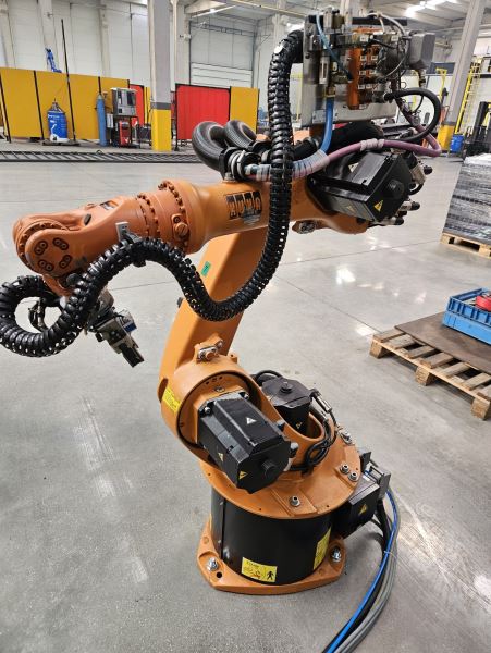 KUKA KR2/KRC6  2006 MODEL (İKİNCİ EL OLARAK EN İYİSİDİR!)