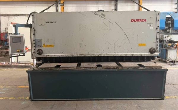 DURMAZLAR VS 3100 x 13 MM CNC HİDROLİK GİYOTİN MAKAS