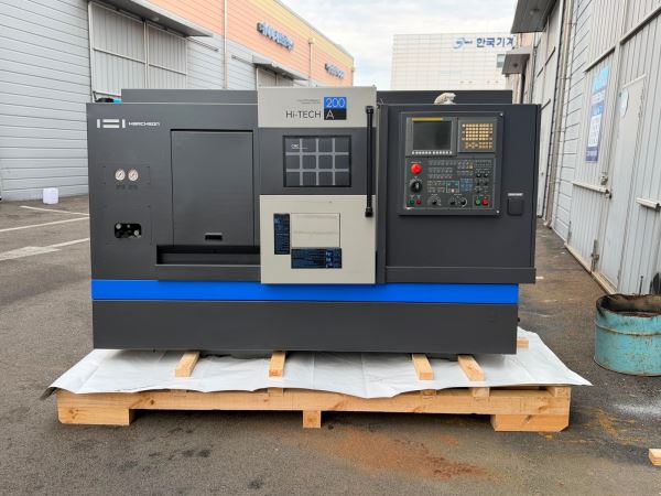 HWACHEON HI-TECH 200A 8 inç Cnc torna