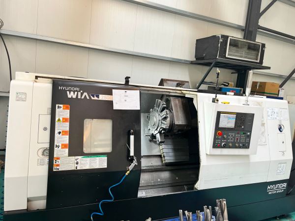 HYUNDAI WIA L280LM CNC Torna