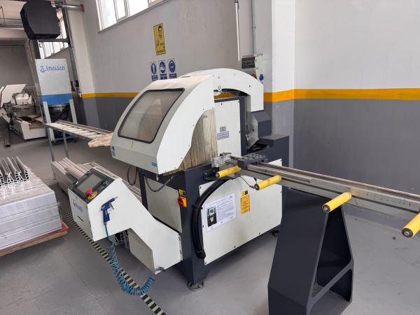 ÖZÇELIK LEO R 550 2 EKSEN ALEMİNYUM OTOMATİK KESME