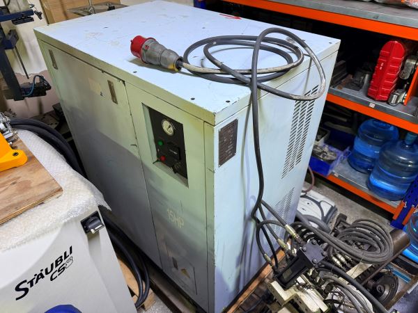 8 BAR 15HP/11KW VİDALI KOMPRESÖR