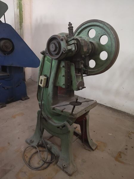 25 TON DÖKÜM GÖVDE EKSANTRİK PRES