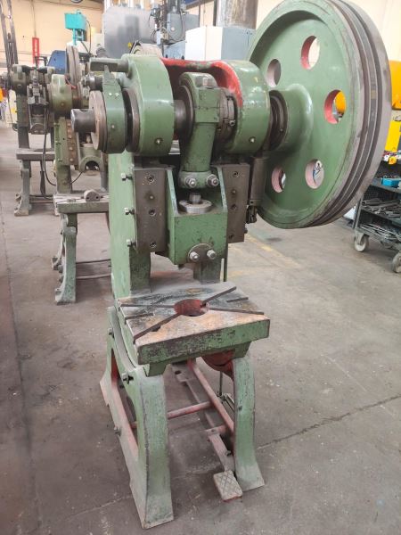 30 TON DÖKÜM GÖVDE EKSANTRİK PRES