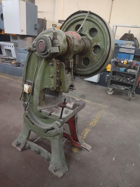 30 TON DÖKÜM GÖVDE EKSANTRİK PRES