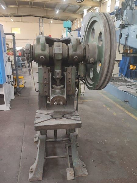 30 TON DÖKÜM GÖVDE EKSANTRİK PRES