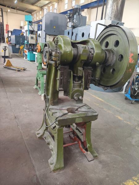 30 TON DÖKÜM GÖVDE EKSANTRİK PRES