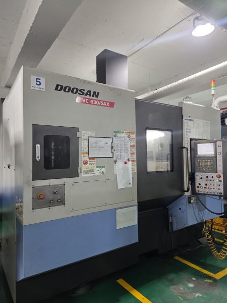 DOOSAN VC630/5AX 5 Eksen İşleme Merkezi