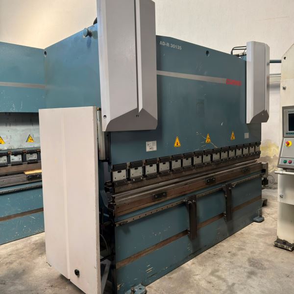 DURMAZLAR MARKA 3 METRE 135 TON 4 EKSEN CNC ABKANT PRES