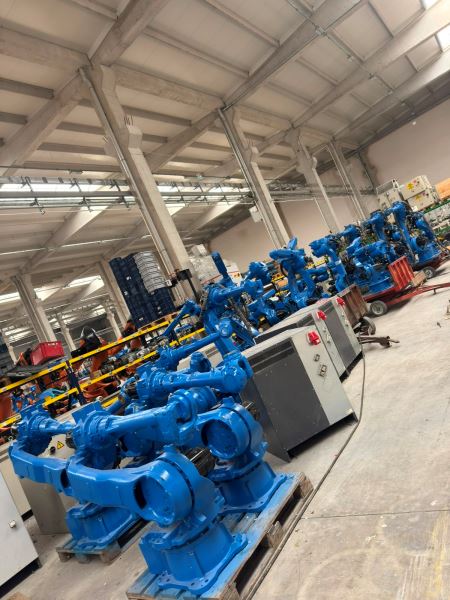 YASKAWA YR-MH00050-B00 ENDÜSTRİYEL ROBOT