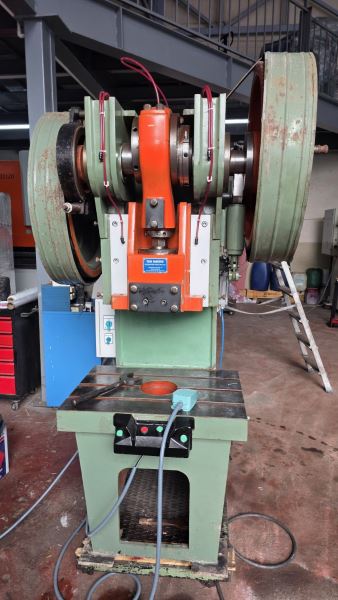 60 TON MEKANİK KAVRAMALI ÇİFT EL BUTONLU EKSANTRİK PRES