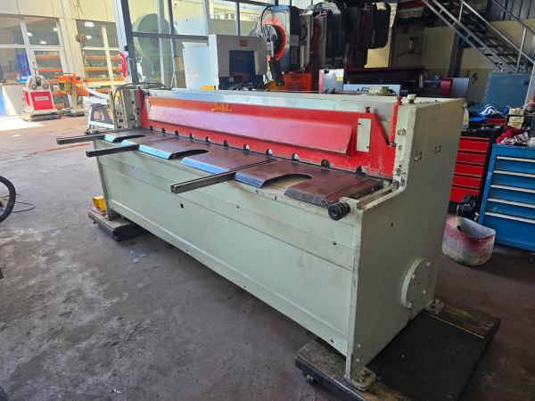 2006 MODEL BAYKAL RGS 2560 X 4MM REDÜKTÖR MOTORLU GİYOTİN MAKAS