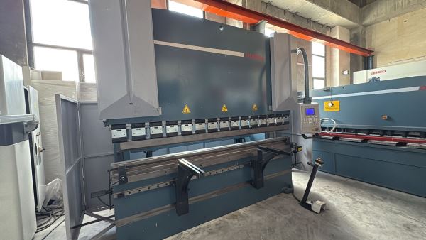 DURMA 3100 x 220 TON AD-R CNC ABKANT PRESS