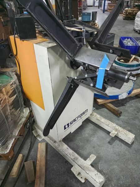 AGMline (RM1000M) 1 Ton Motorlu Rulo Açıcı