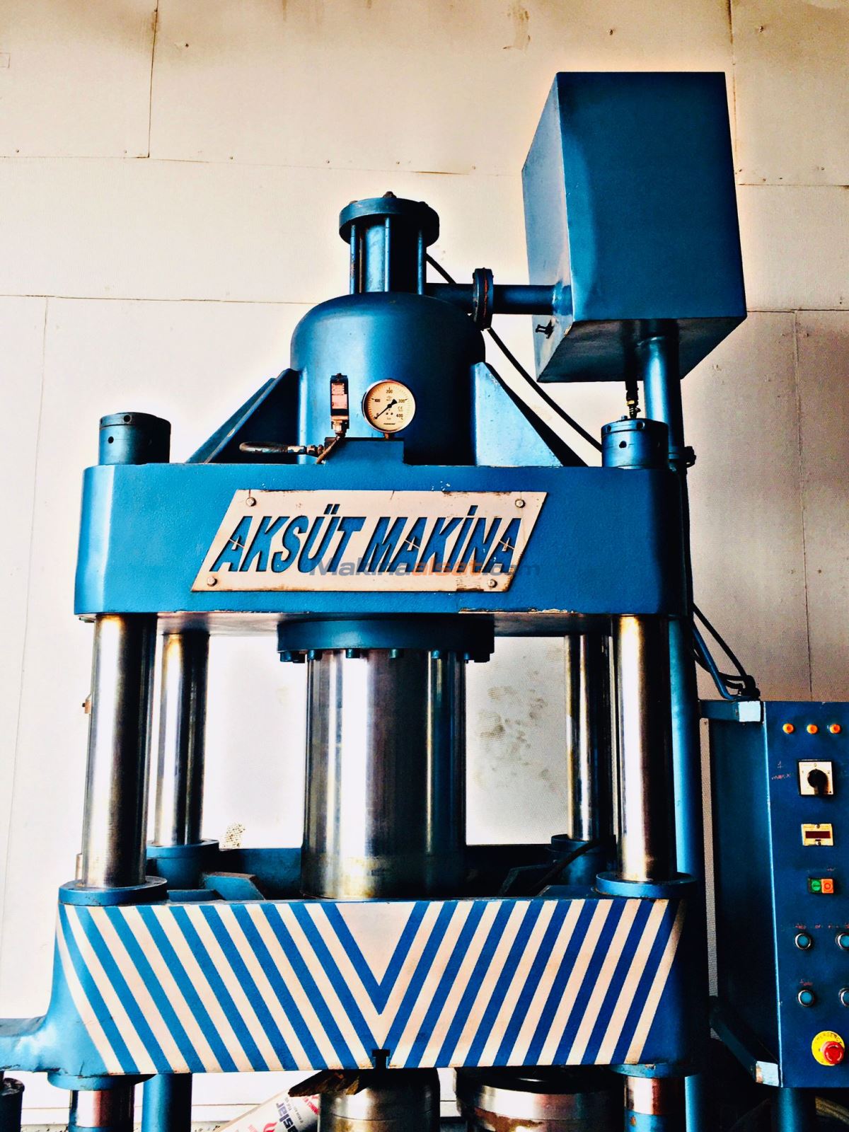 Aksüt 300 Ton Çift Tesirli Sıvama Pres