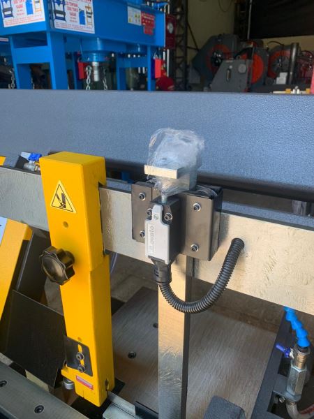 BEKAMAK BMSY 320 G YARI OTOMATİK ŞERİT TESTERE