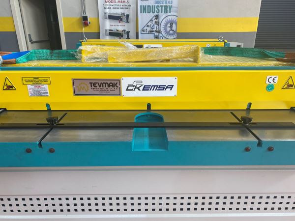 ERGM 1520 x 2 MM  REDÜKTÖRLÜ GİYOTİN MAKAS