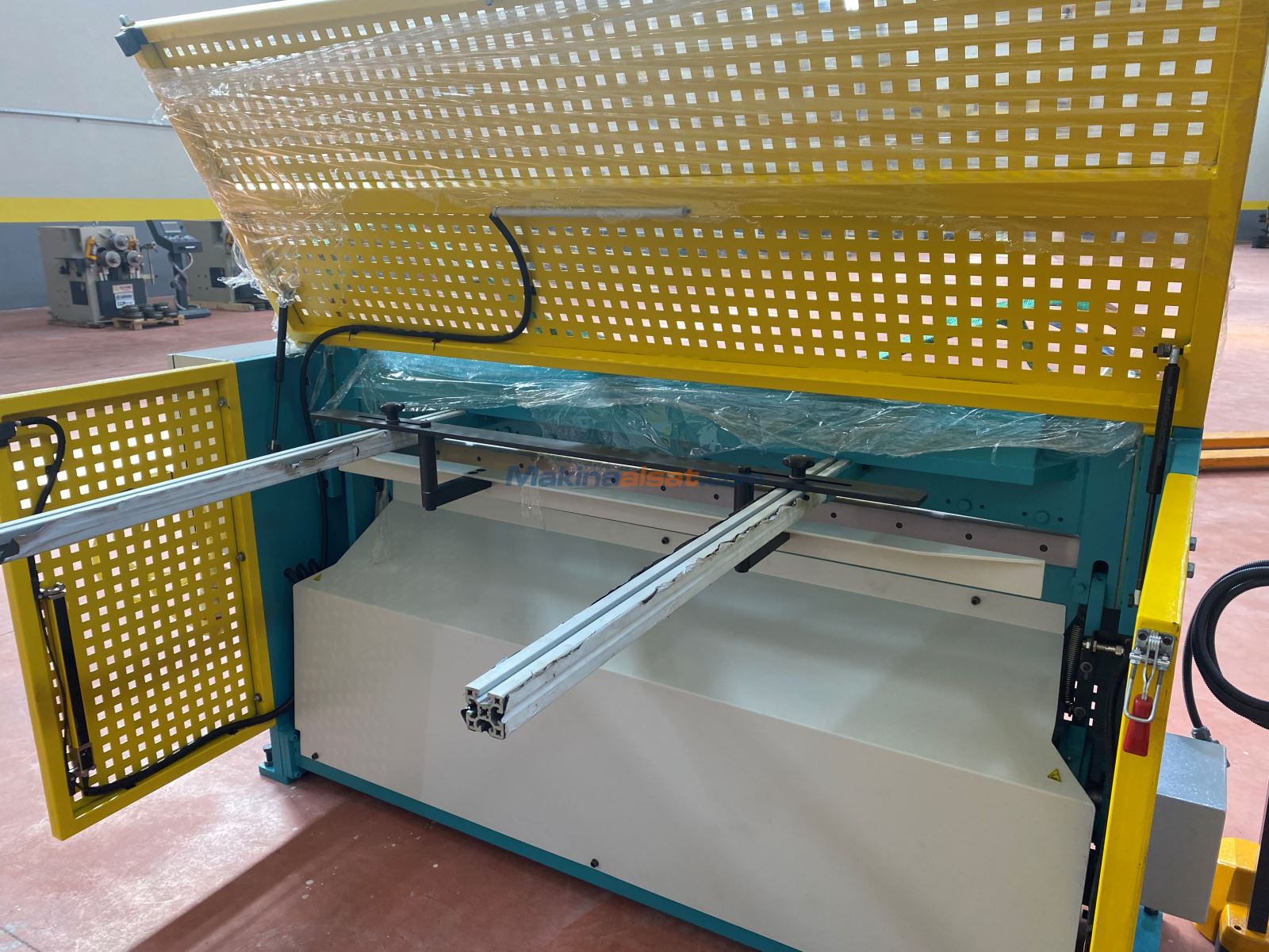 ERGM 1520 x 2 MM  REDÜKTÖRLÜ GİYOTİN MAKAS