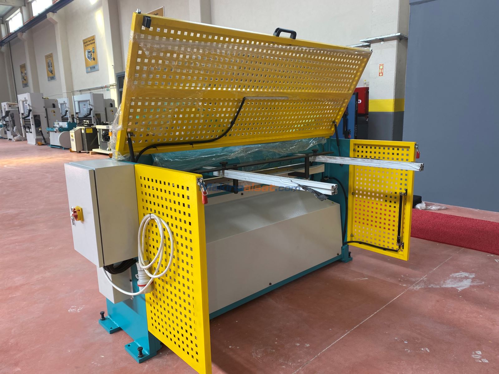 ERGM 1520 x 2 MM  REDÜKTÖRLÜ GİYOTİN MAKAS