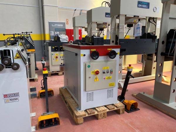 ISITAN HP 22 TON HİDROLİK YATAY PRES