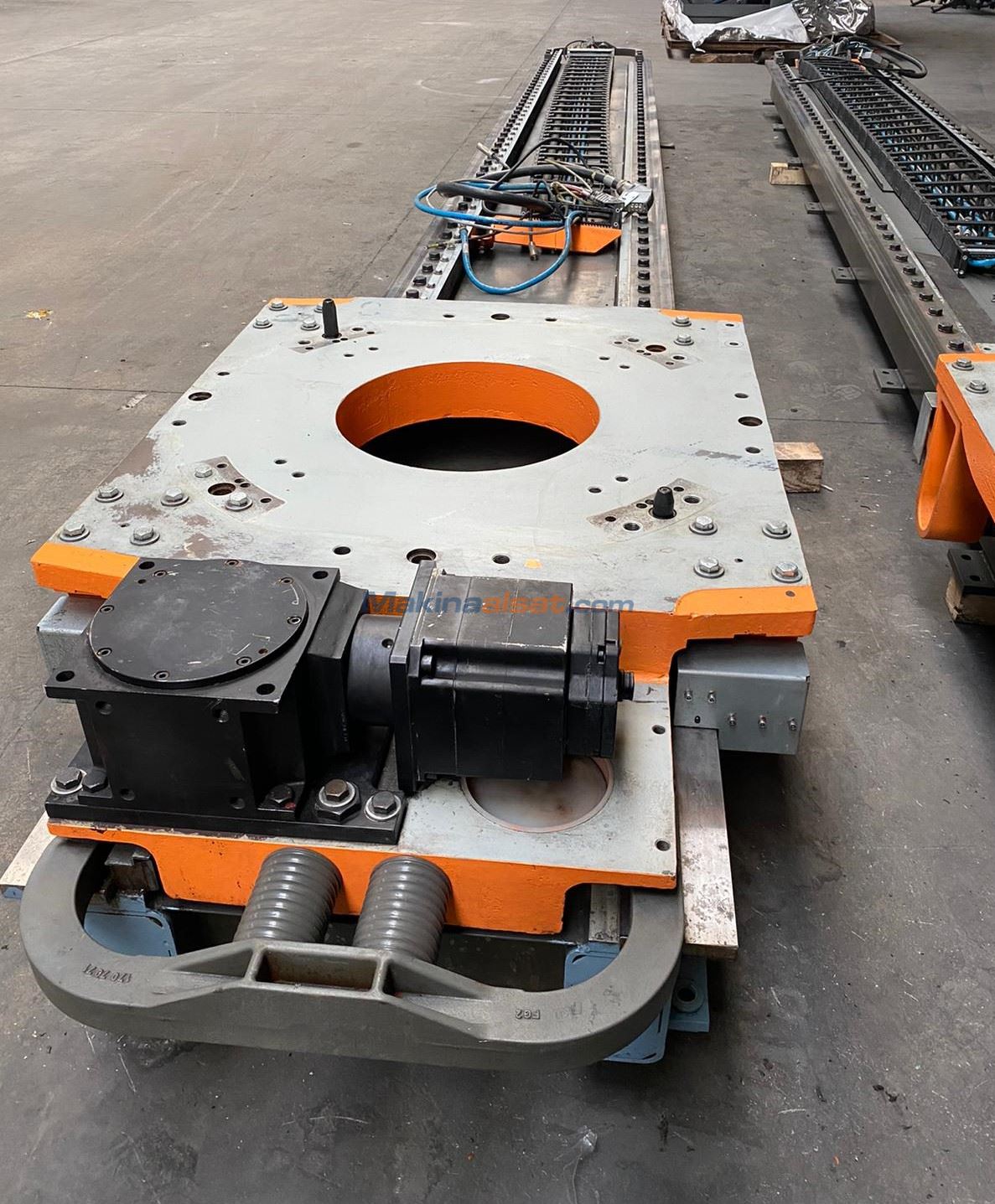 Satılık ikinci el KUKA 7. EKSEN SLİDER Robot Kol Yedek Parça makinesi