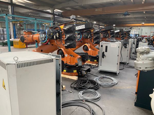 KUKA KR 210-2  K-F 2000 2010 MODEL ROBOT