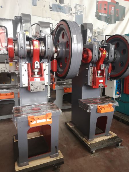 KULLANILMIŞ REVİZYONLU 35 TON MEKANİK KAVRAMA PNOMATİK PEDAL EKSANTRİK PRESLER