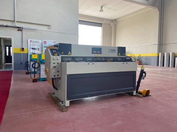 LRGM 1550X3 MM. NC REDÜKTÖRLÜ GİYOTİN MAKAS