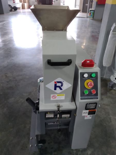 Makine Başı (Yanı) Plastik Yolluk Kırma Makineleri