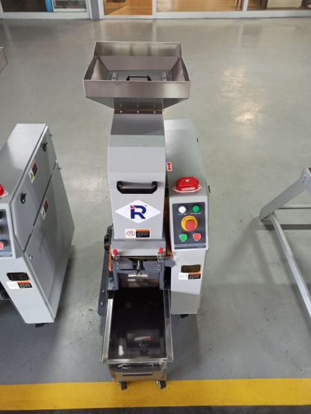 Makine Başı (Yanı) Plastik Yolluk Kırma Makineleri