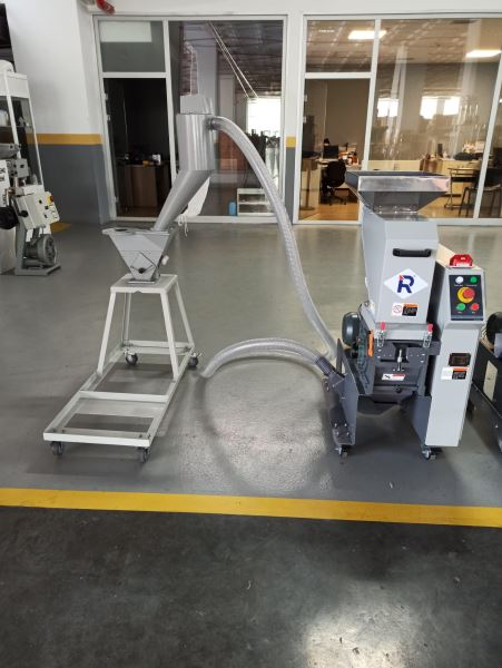 Makine Başı (Yanı) Plastik Yolluk Kırma Makineleri