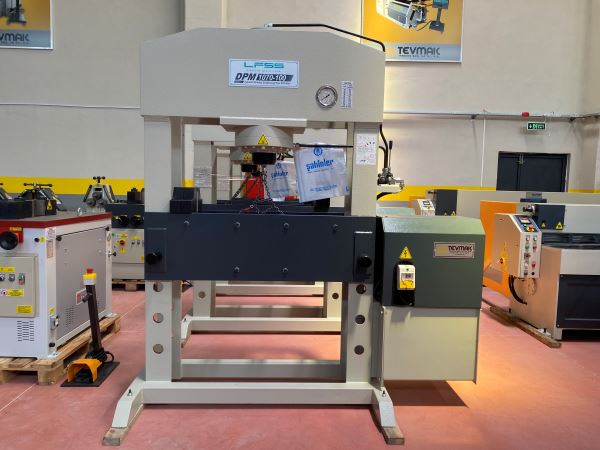 ŞAHİNLER DPM 1070-100 TON HİDROLİK DOĞRULTMA PRESİ