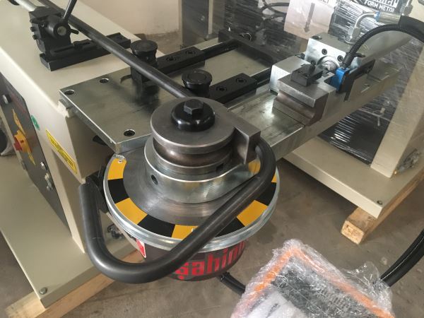 ŞAHİNLER SFB-32 HD HİDROLİK VE DİJİTALLİ MALAFALI BORU BÜKME