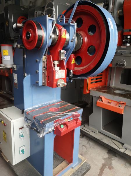 STOKTAN TESLİM SIFIR 20 TON PNOMATİK PEDALLI EKSANTRİK PRES