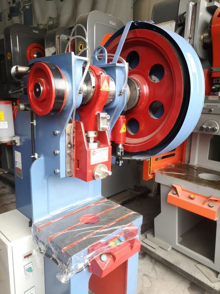 STOKTAN TESLİM SIFIR 20 TON PNOMATİK PEDALLI EKSANTRİK PRES