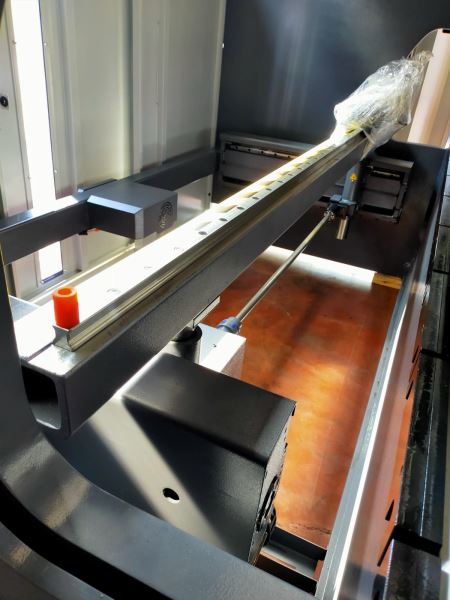 STOKTAN TESLİM!! BAYKAL APHS 31200 SIFIR DELEM 66 EKRAN MOTORLU BOMBELEME CNC HİDROLİK ABKANT